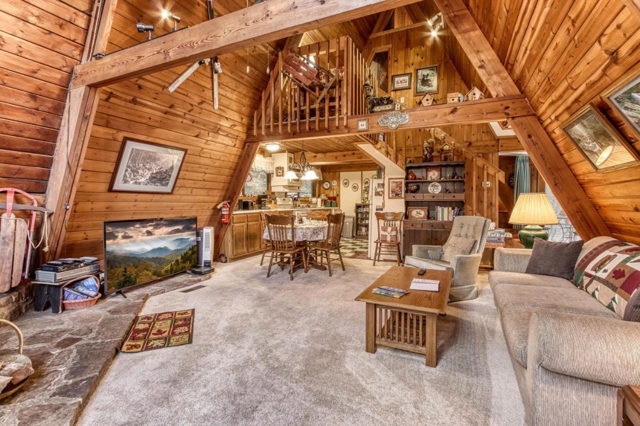 Mountain Springs Chalet แกตลิงเบิร์ก ภายนอก รูปภาพ