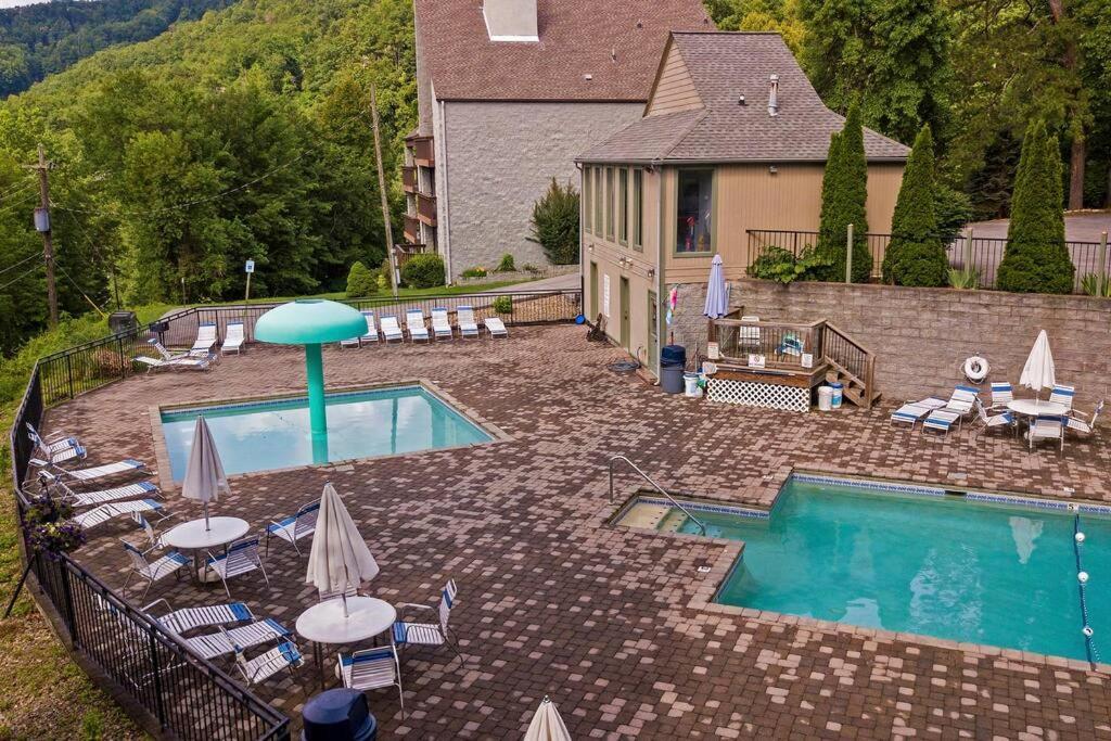 Mountain Springs Chalet แกตลิงเบิร์ก ภายนอก รูปภาพ